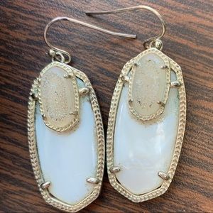 Kendra Dusty White Earrings Gold
